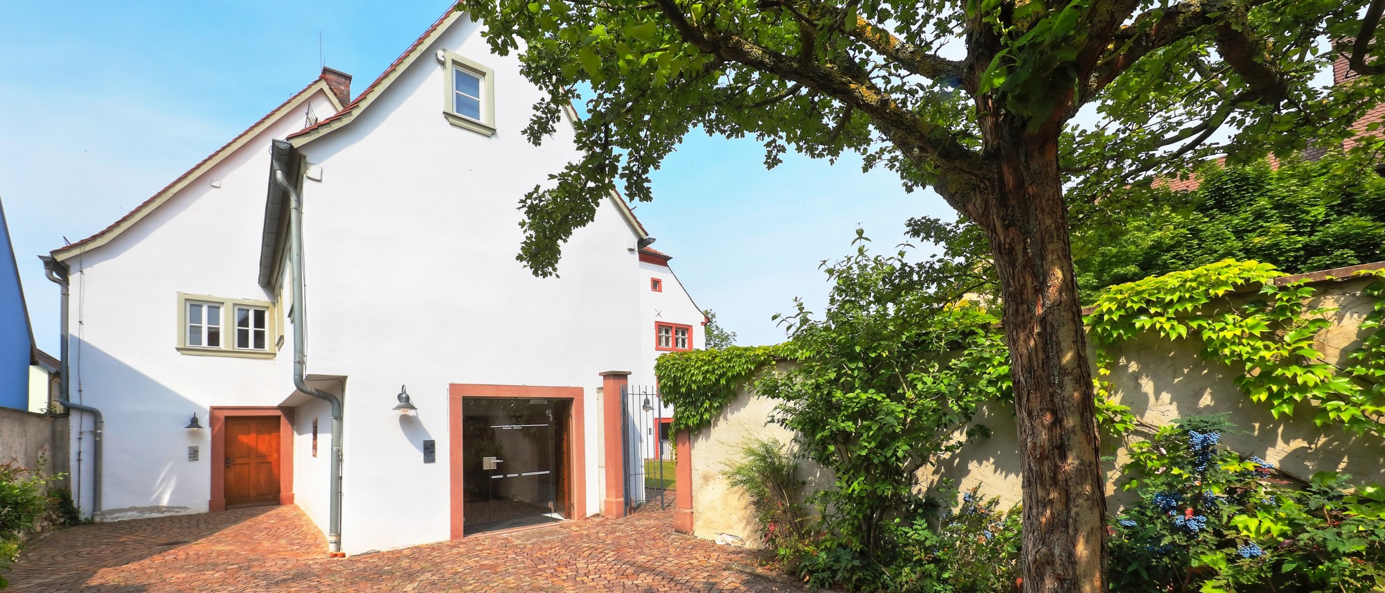 Wohnhaus aus dem 18. Jahrhundert  neben der Synagoge