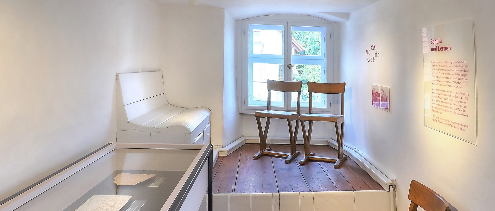 Kleiner Raum in der Vors&auml;ngerwohnung f&uuml;r Schule und Lernen